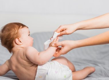 curatare mana bebe